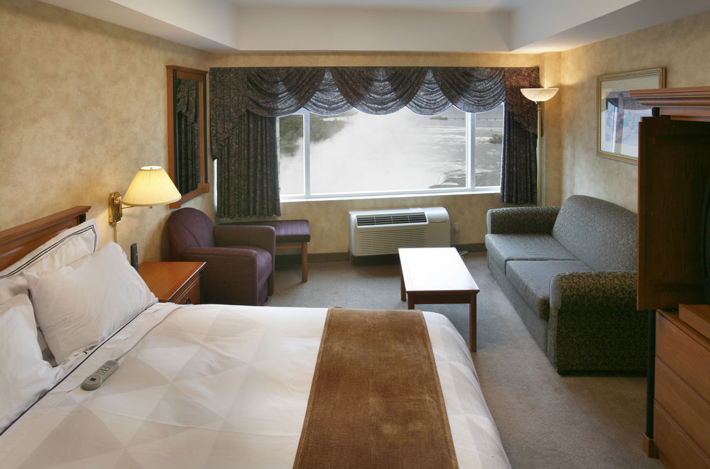Radisson Hotel & Suites Fallsview Ниагара-Фолс Номер фото